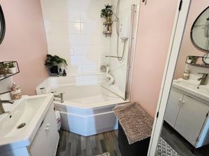 Bathroom - click for photo gallery